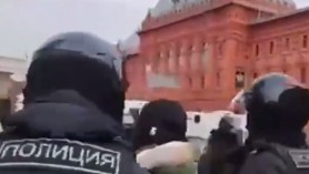 Femei arestate brusc pe stradă, în Moscova, doar pentru că s-ar putea să înceapă să critice politica statului